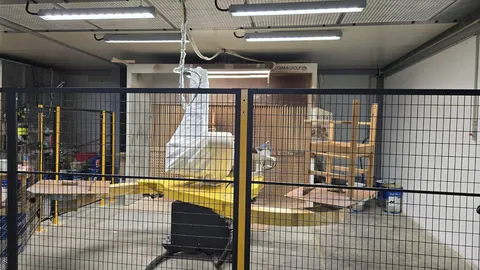 Linie de finisaj scaune cu robot de pulverizare MRK6.1-G3